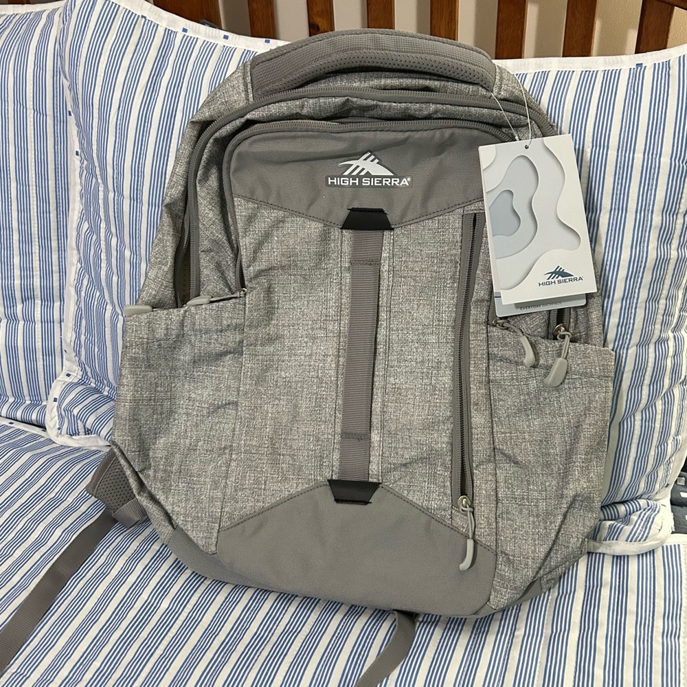 High Sierra “Everyday Backpack” ~ Gray ~ BNNU ~ 28L
